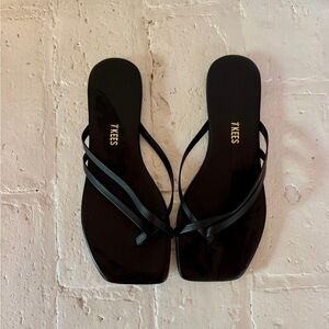 TKEES Black Women's Liri Flip Flop, size 9